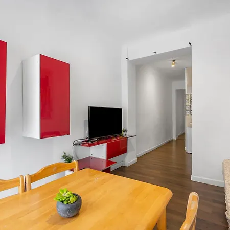 Open-concept Near Market