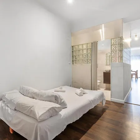 Open-concept Near Market Appartement