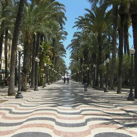 Open-concept Near Market Appartement *