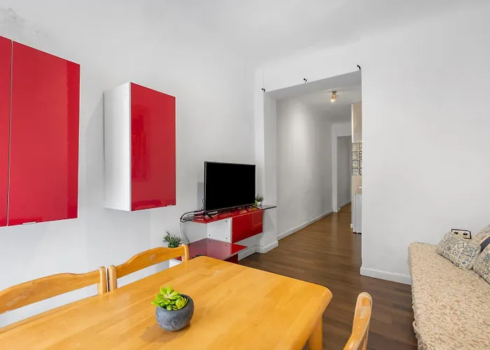 Open-concept Near Market